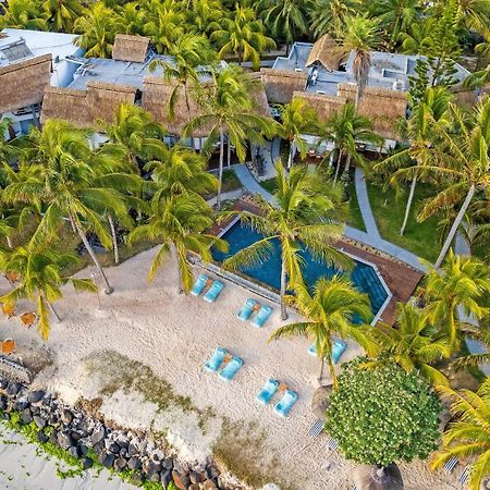 Seasense Boutique Hotel & Spa (Adults Only) Belle Mare Esterno foto Aerial view of the resort
