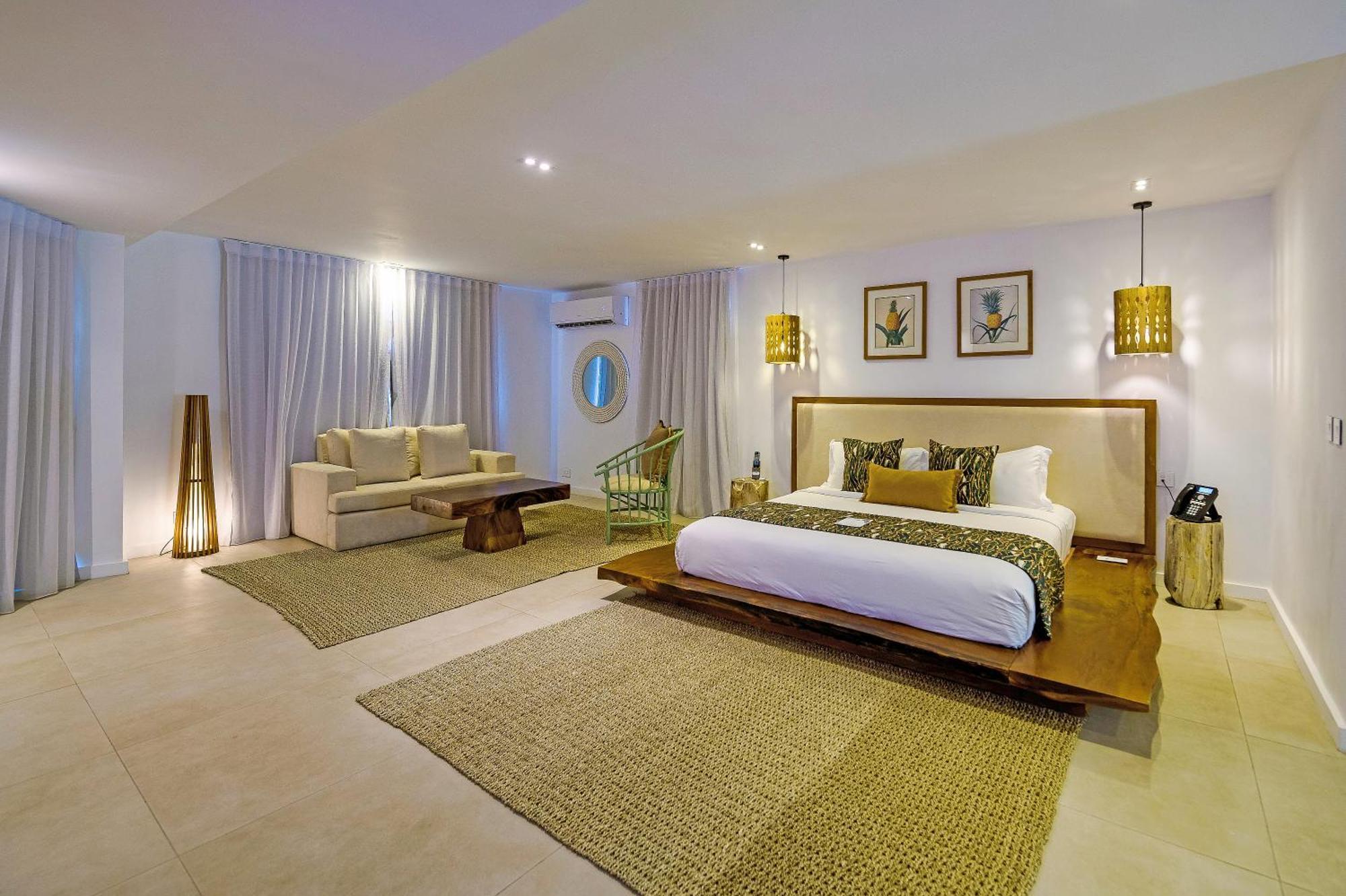 Seasense Boutique Hotel & Spa (Adults Only) Belle Mare Esterno foto A bedroom at the resort