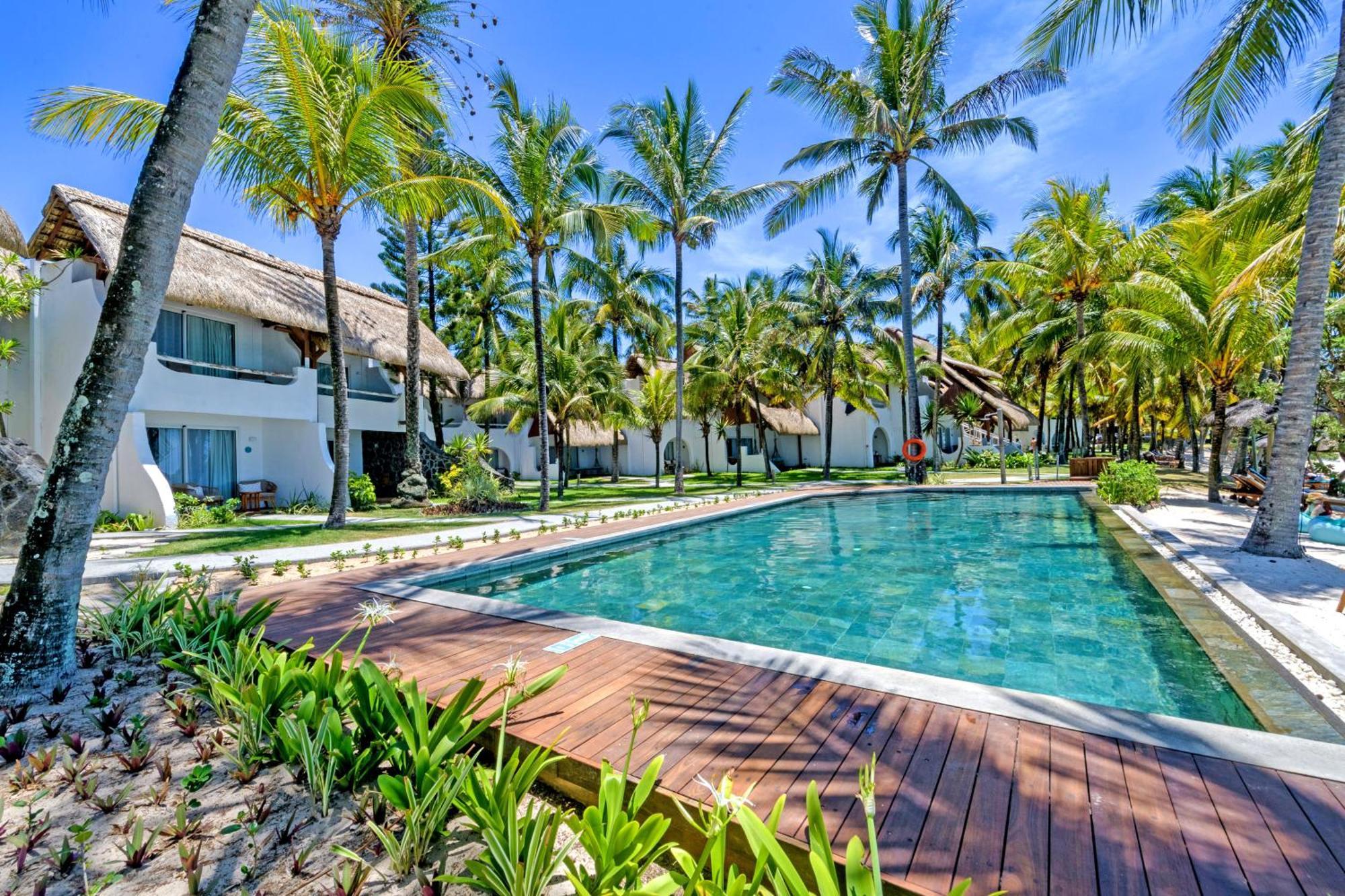Seasense Boutique Hotel & Spa (Adults Only) Belle Mare Esterno foto The swimming pool at the resort