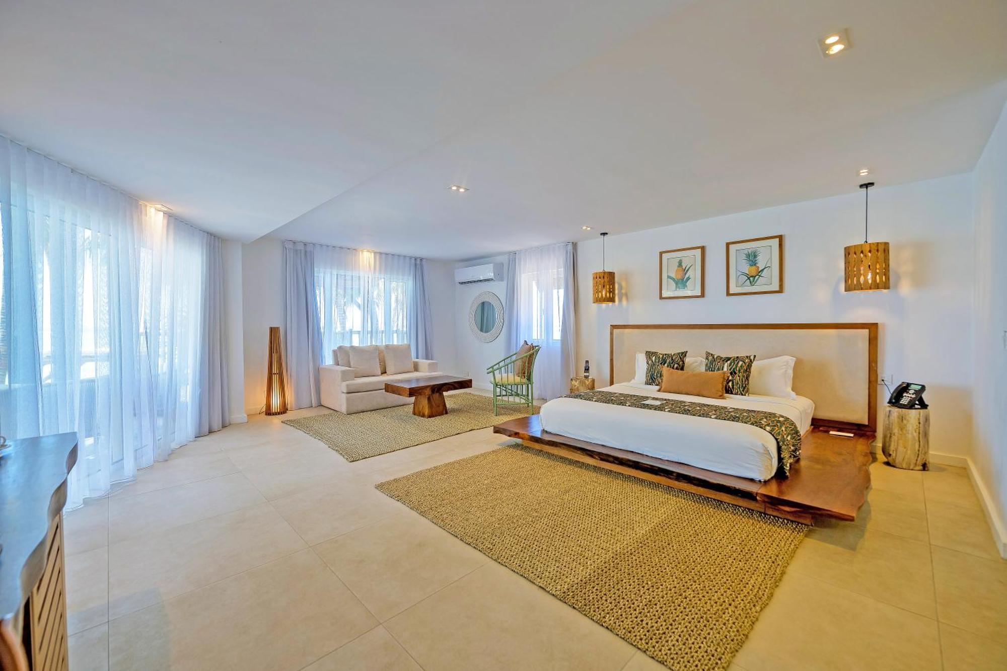 Seasense Boutique Hotel & Spa (Adults Only) Belle Mare Esterno foto A bedroom at the resort