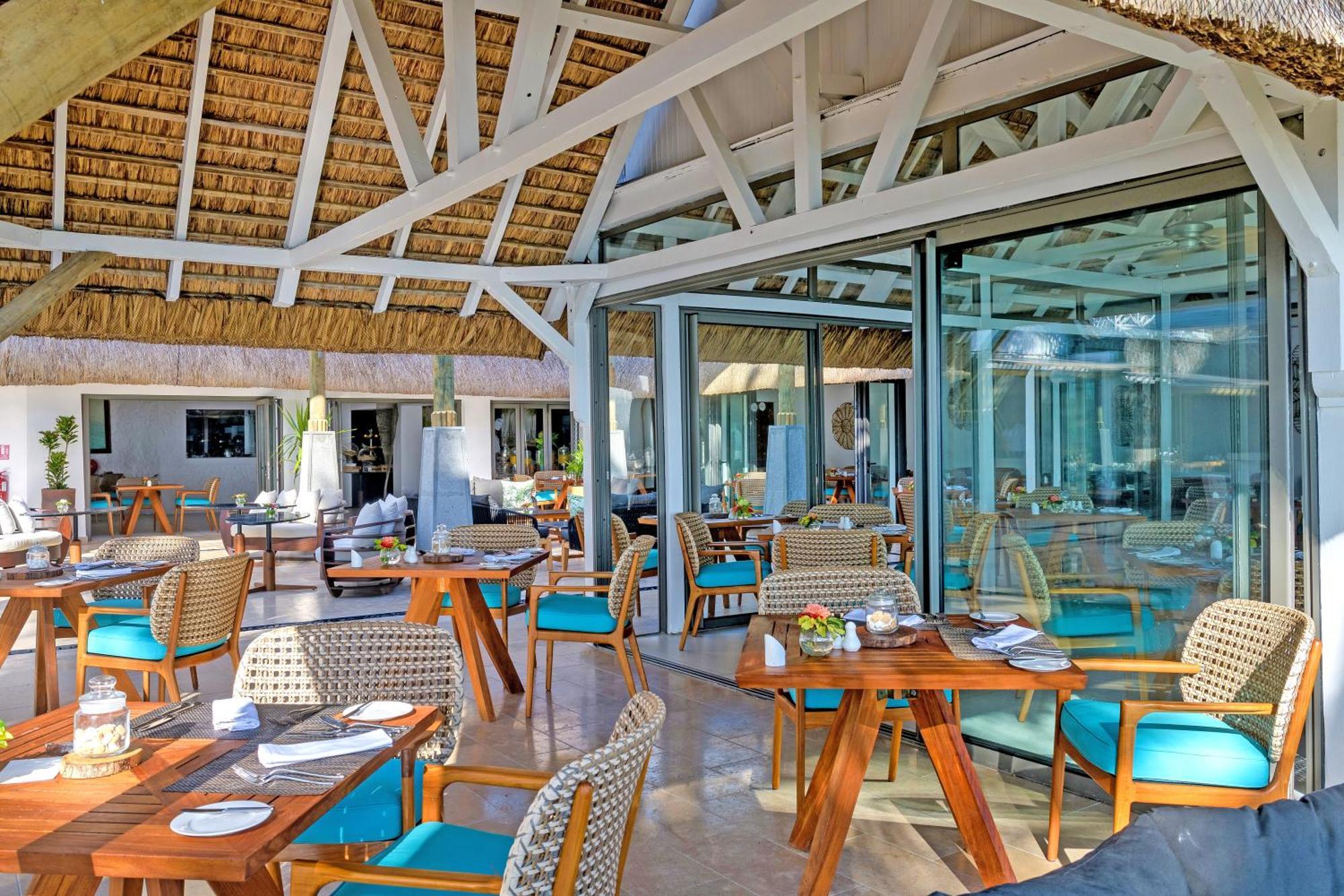 Seasense Boutique Hotel & Spa (Adults Only) Belle Mare Esterno foto The restaurant at the resort