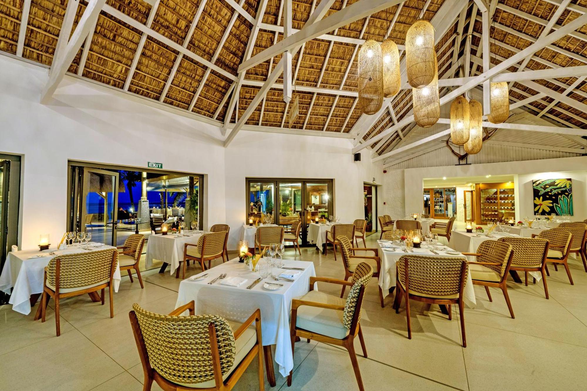 Seasense Boutique Hotel & Spa (Adults Only) Belle Mare Esterno foto The restaurant at the resort