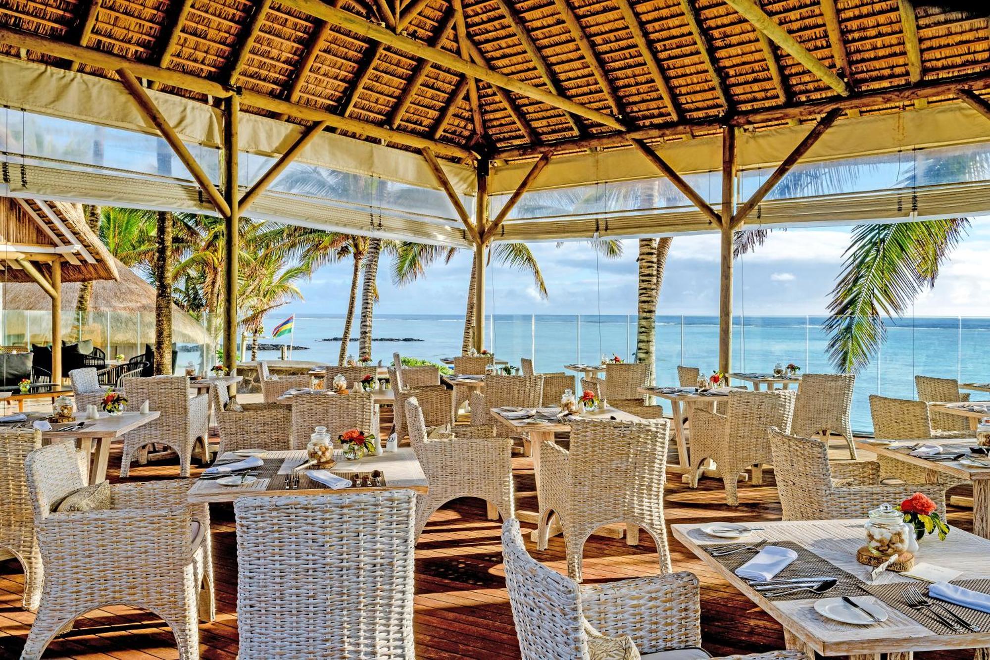 Seasense Boutique Hotel & Spa (Adults Only) Belle Mare Esterno foto The restaurant at the resort