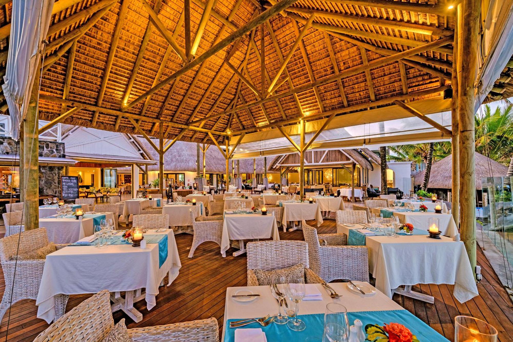 Seasense Boutique Hotel & Spa (Adults Only) Belle Mare Esterno foto The restaurant at the resort