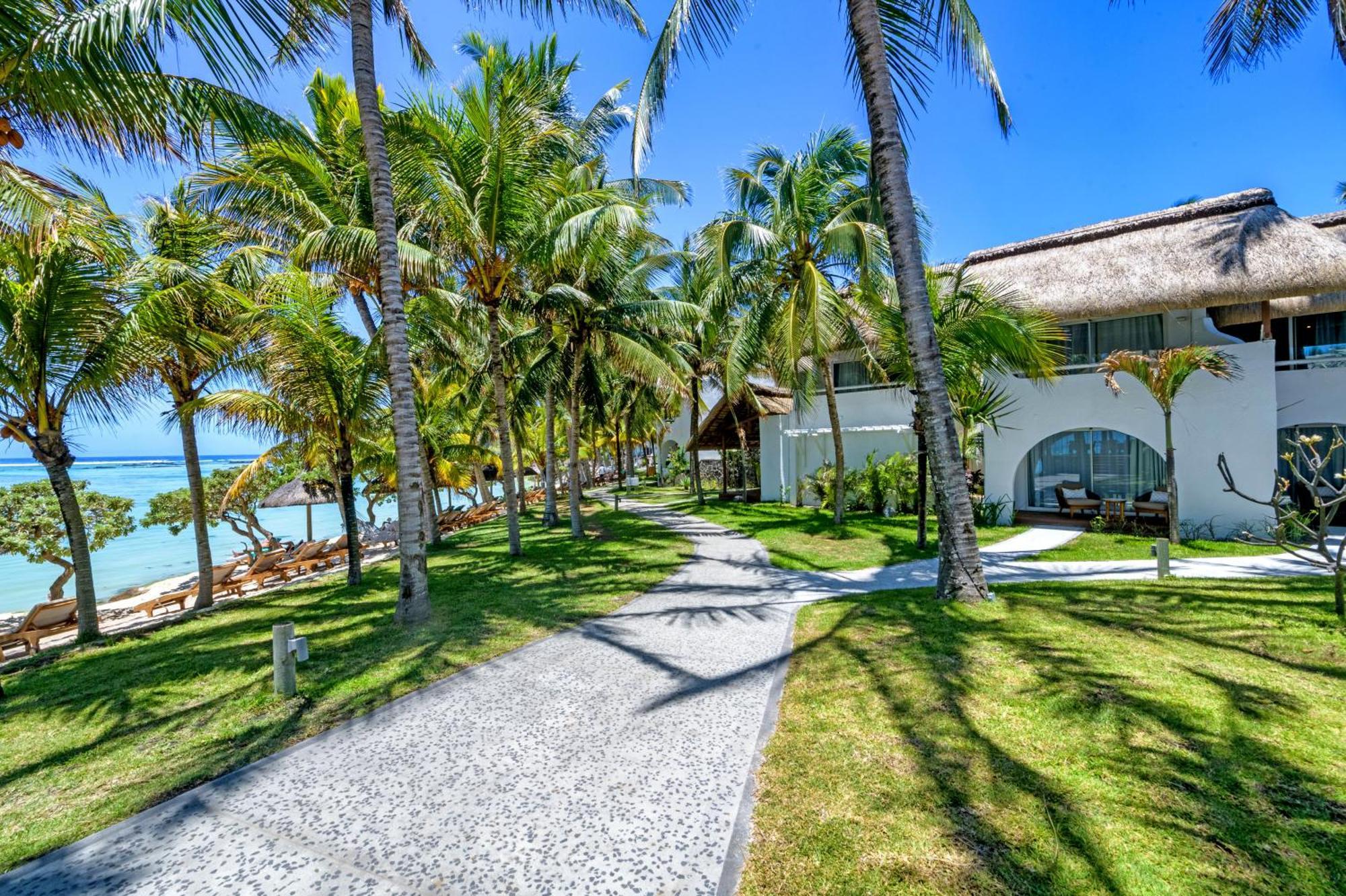 Seasense Boutique Hotel & Spa (Adults Only) Belle Mare Esterno foto The resort's beachfront