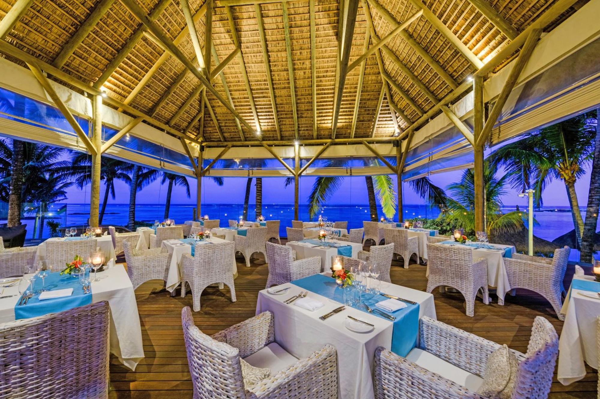 Seasense Boutique Hotel & Spa (Adults Only) Belle Mare Esterno foto The restaurant at the resort