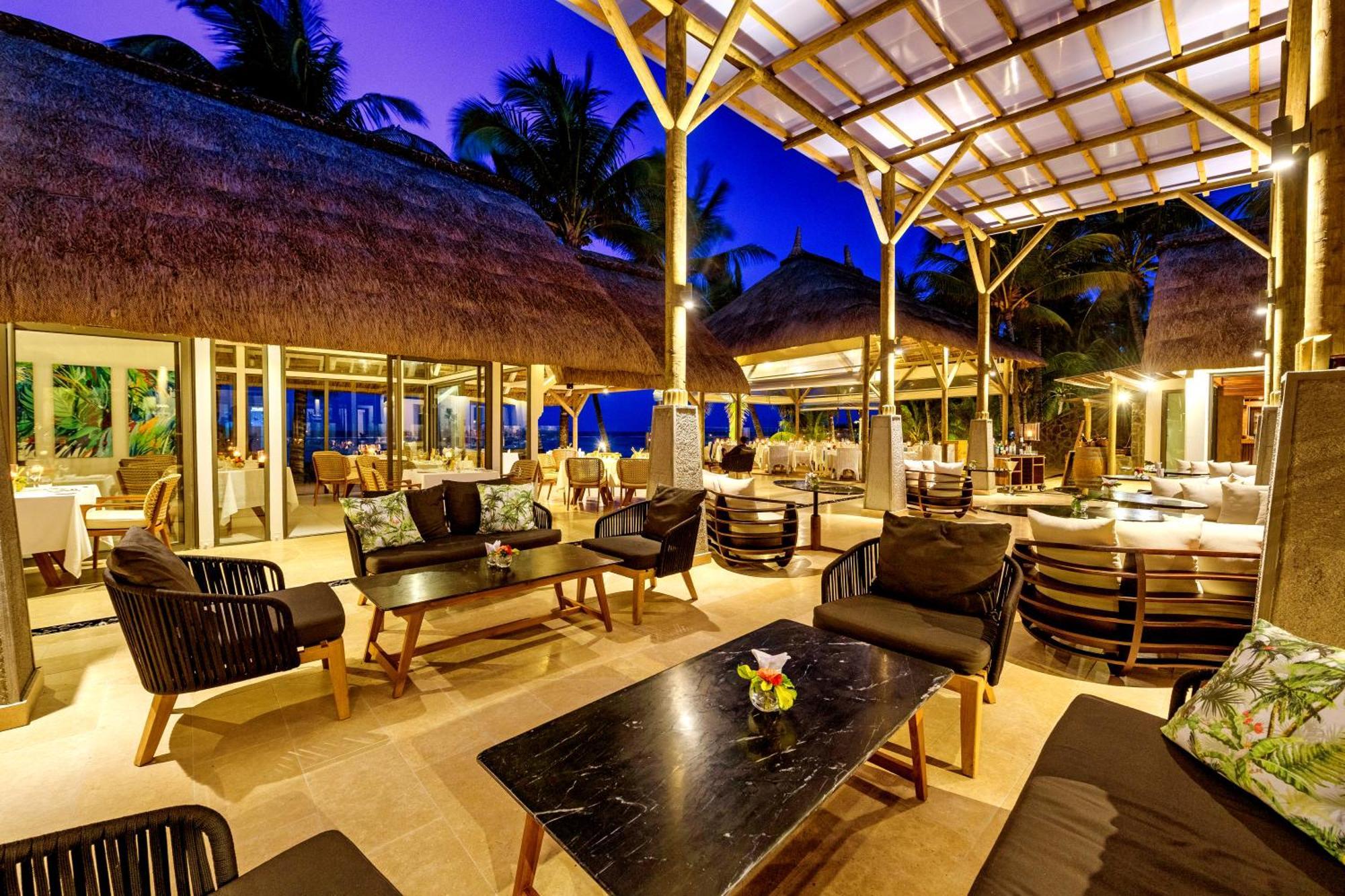 Seasense Boutique Hotel & Spa (Adults Only) Belle Mare Esterno foto The restaurant at the resort
