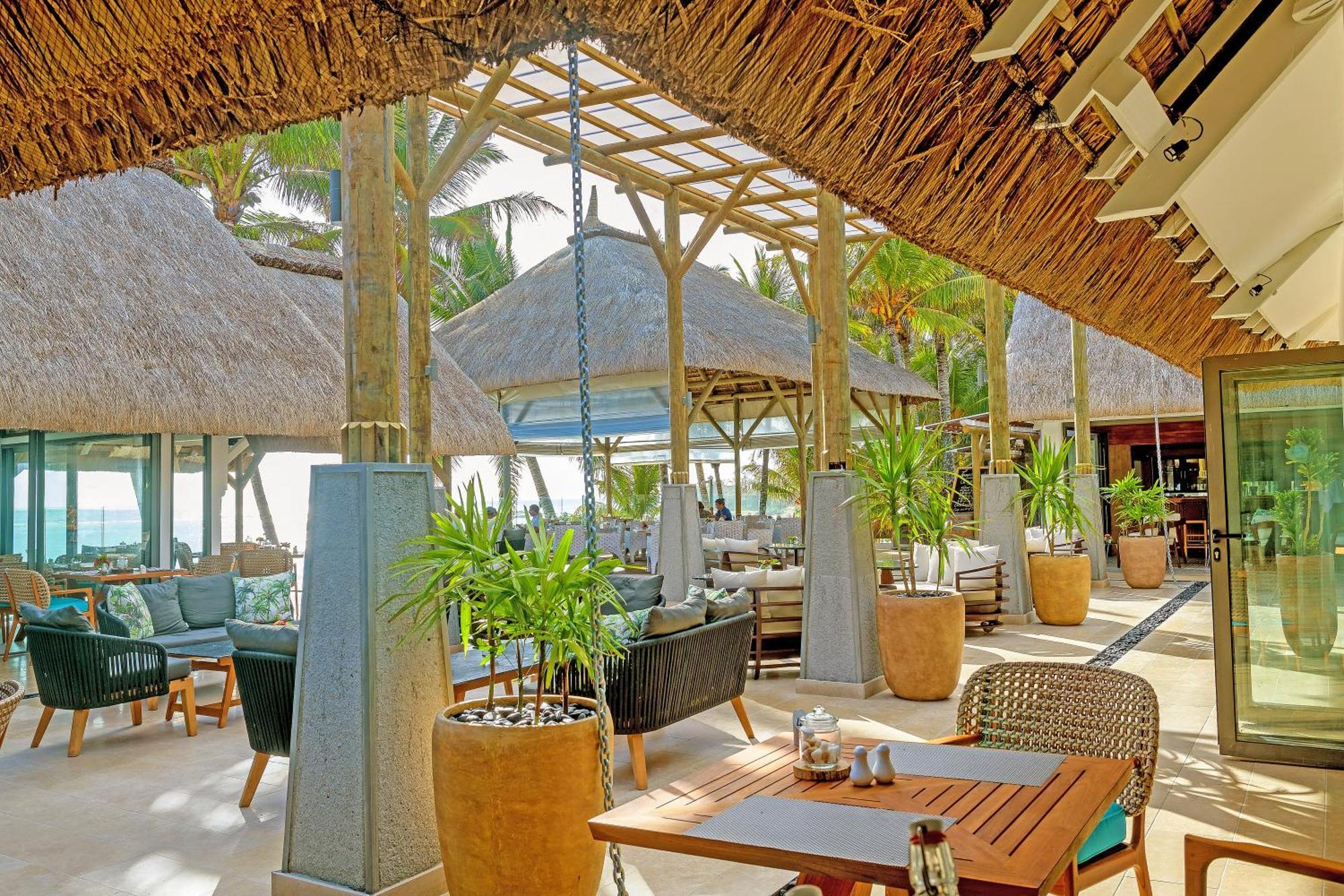 Seasense Boutique Hotel & Spa (Adults Only) Belle Mare Esterno foto The restaurant at the resort