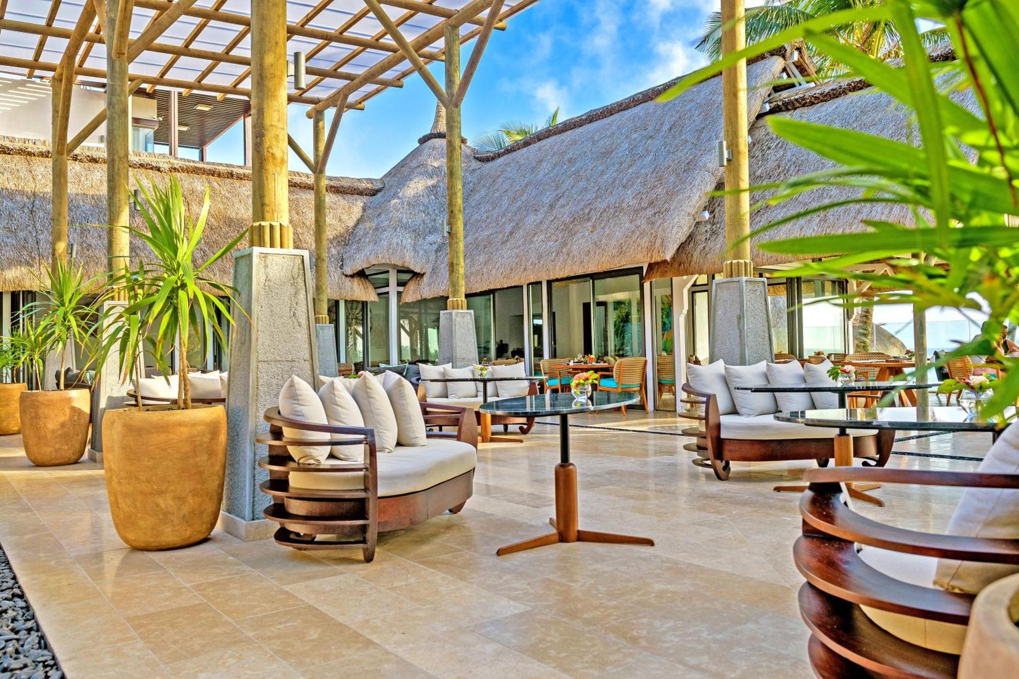 Seasense Boutique Hotel & Spa (Adults Only) Belle Mare Esterno foto The interior of the hotel