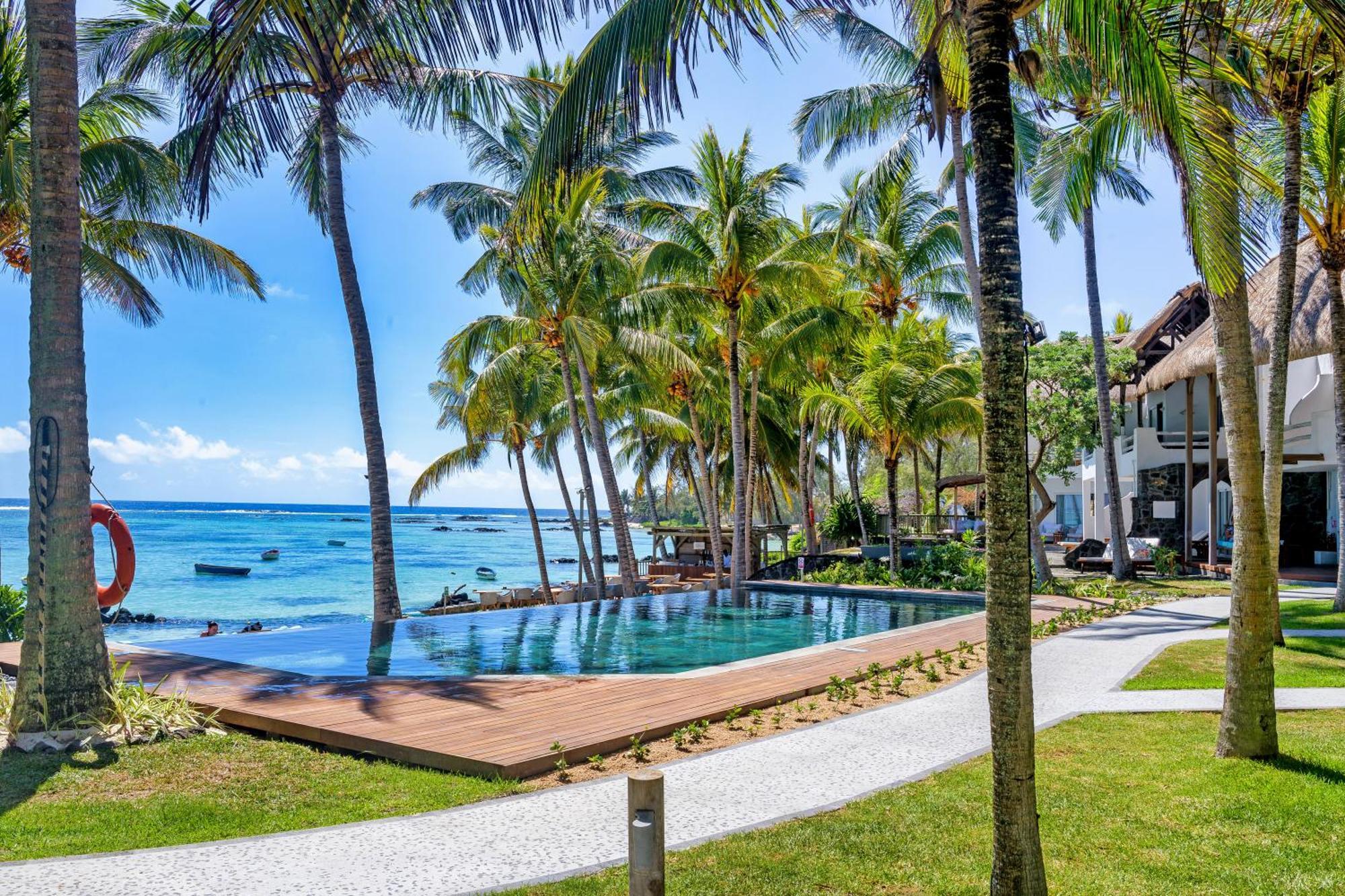 Seasense Boutique Hotel & Spa (Adults Only) Belle Mare Esterno foto The swimming pool at the resort