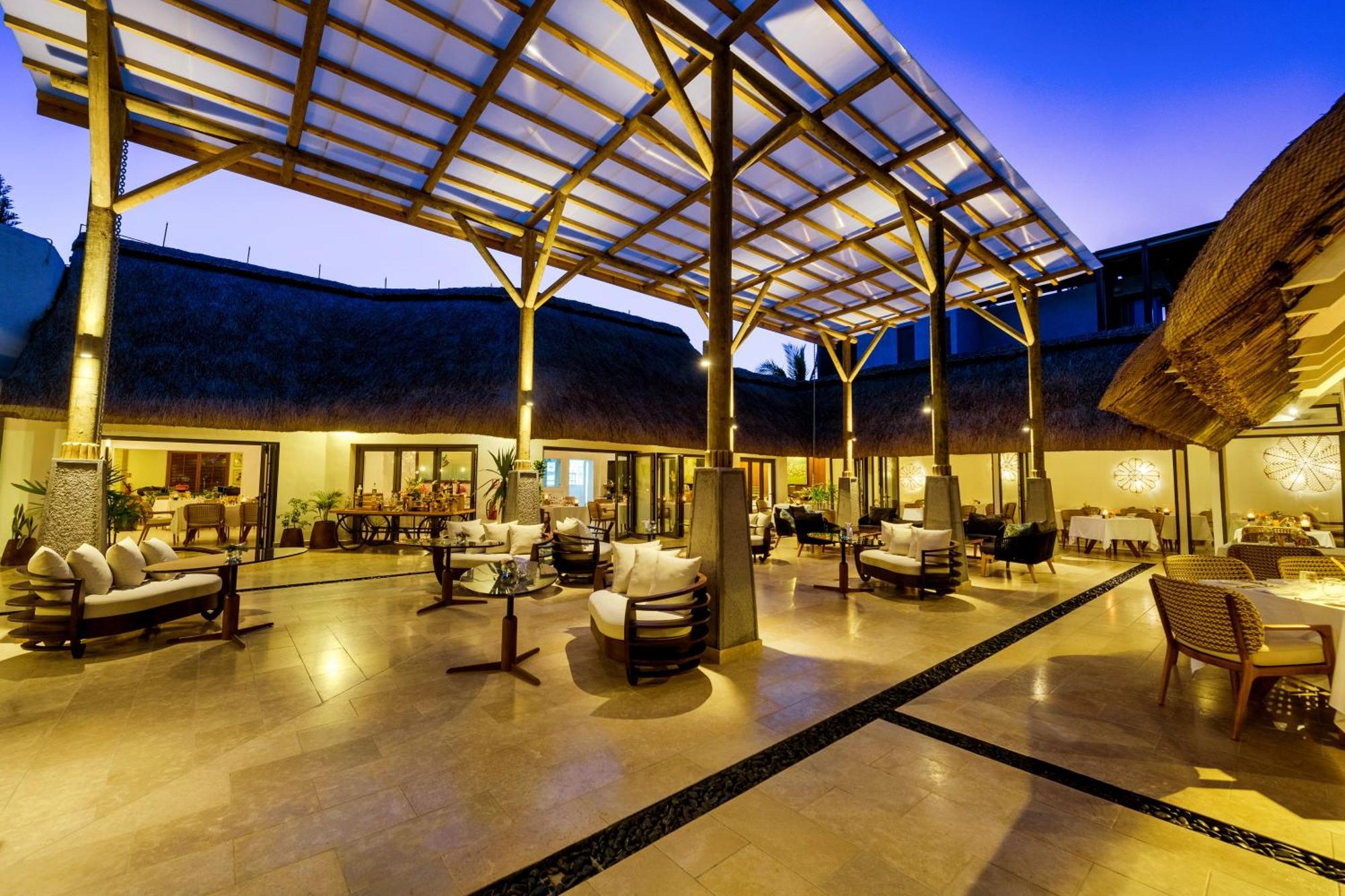 Seasense Boutique Hotel & Spa (Adults Only) Belle Mare Esterno foto The interior of the resort