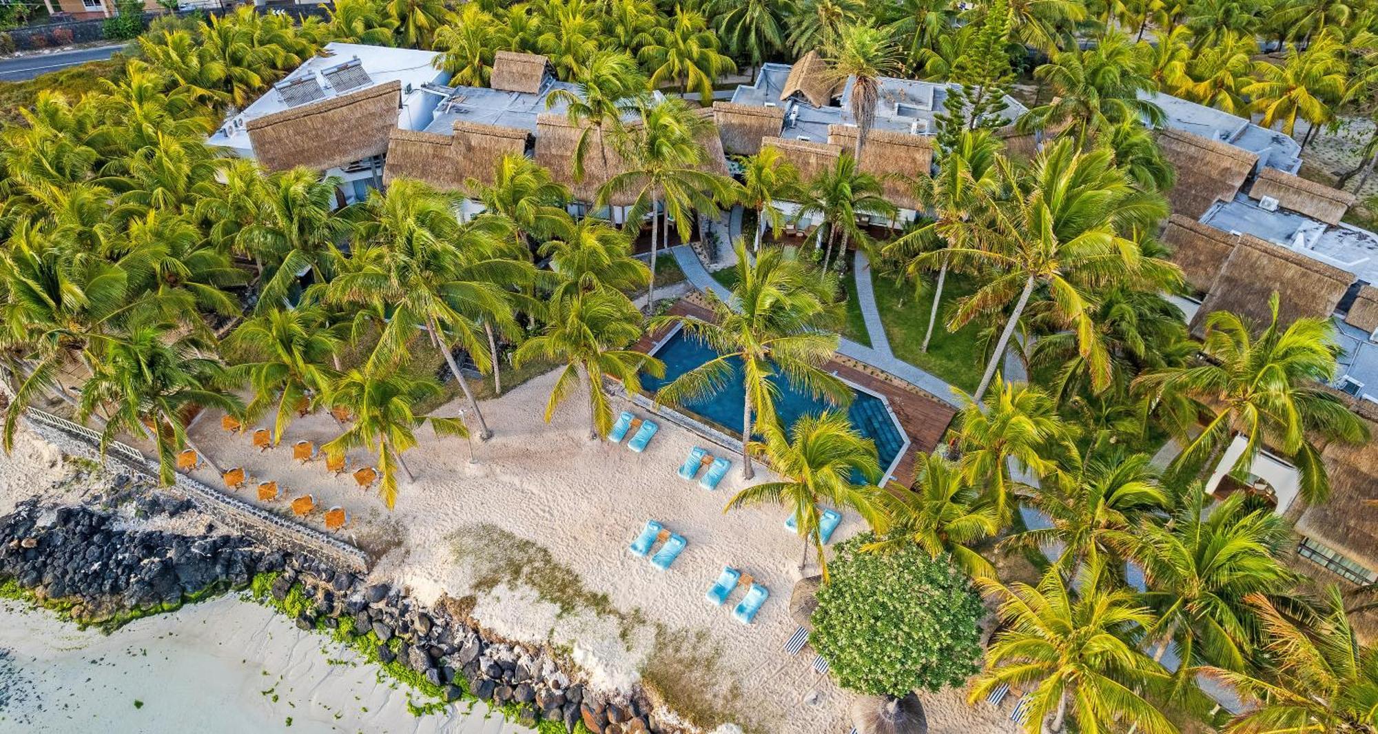Seasense Boutique Hotel & Spa (Adults Only) Belle Mare Esterno foto Aerial view of the resort