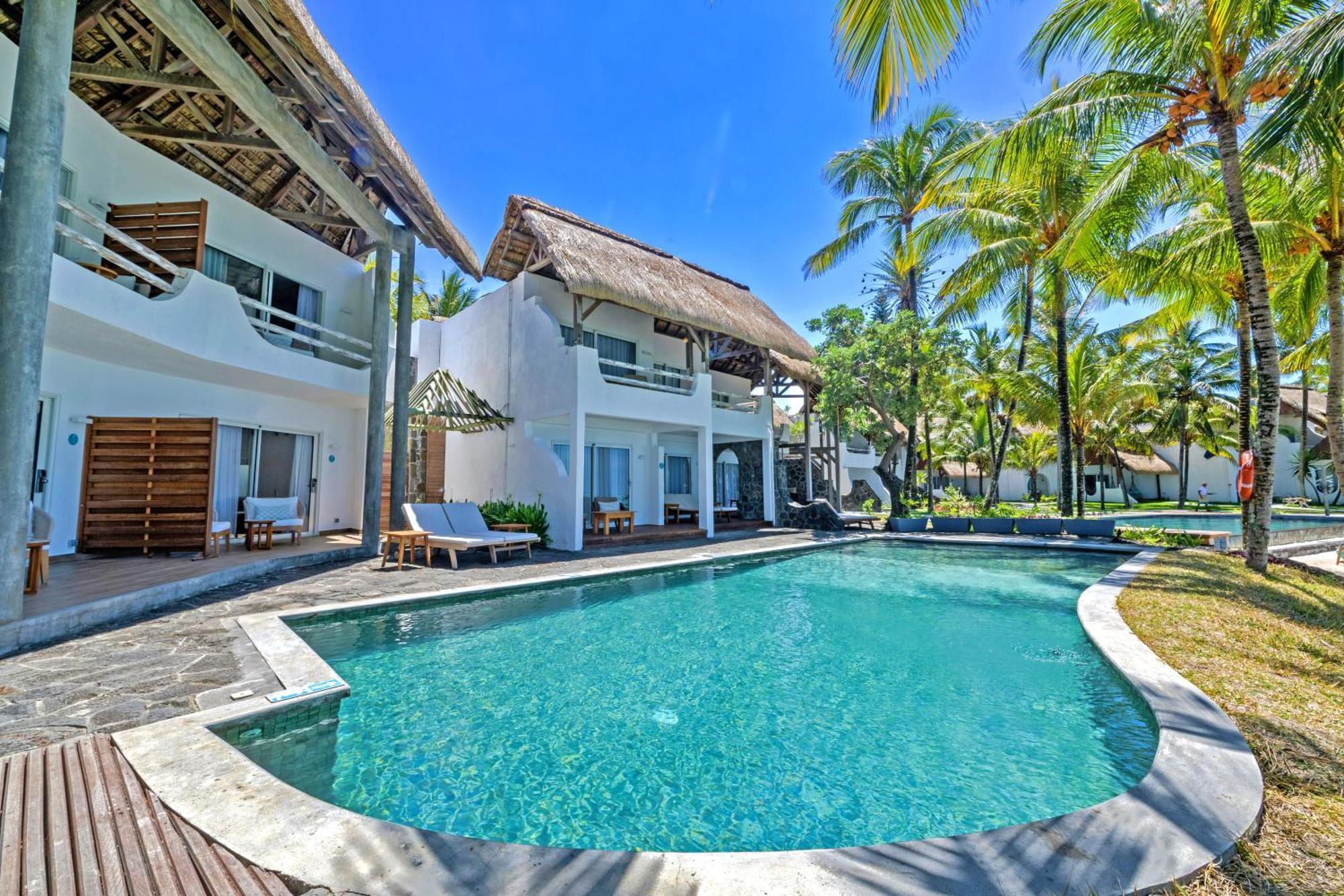 Seasense Boutique Hotel & Spa (Adults Only) Belle Mare Esterno foto The swimming pool at the resort