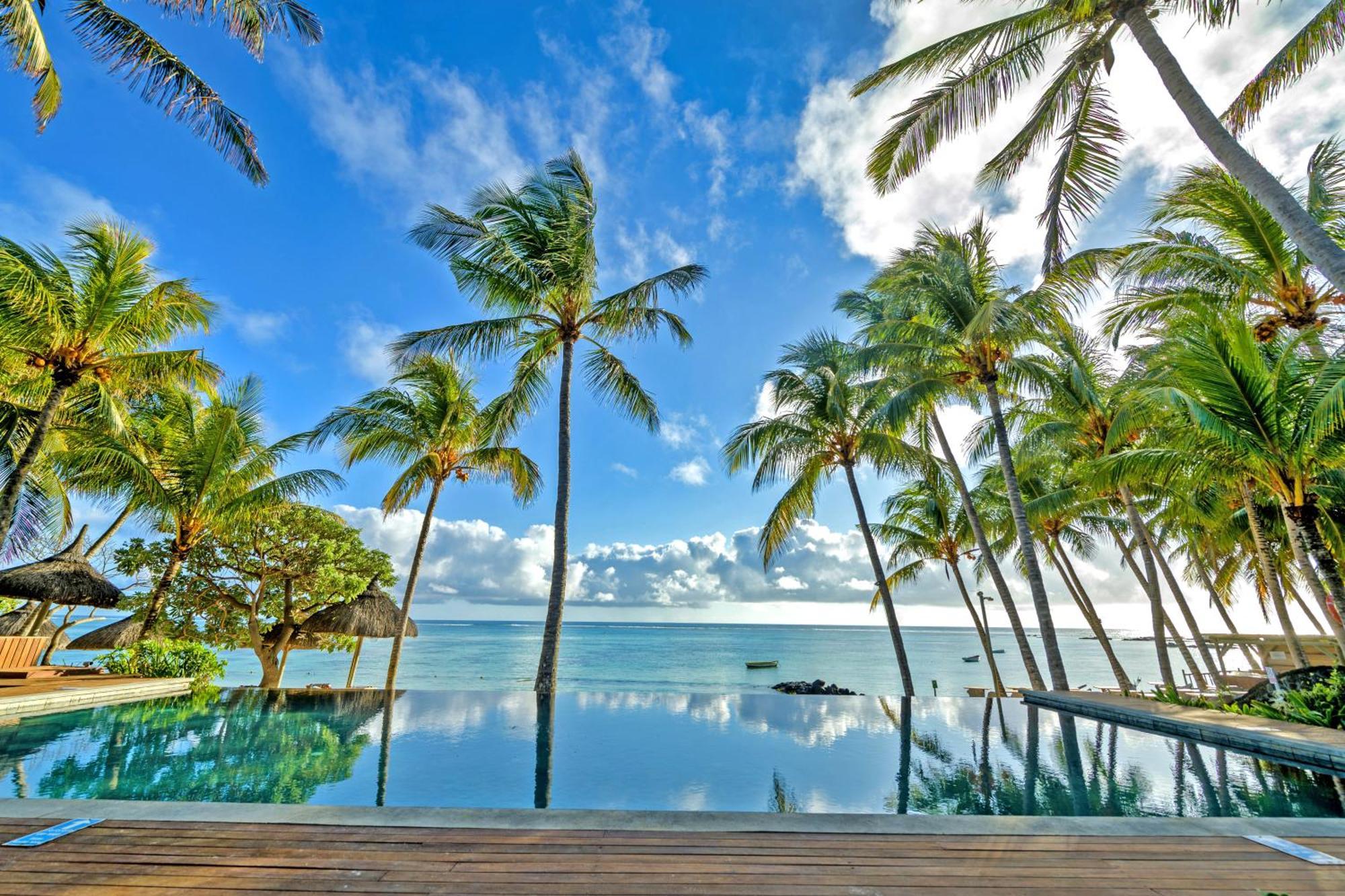Seasense Boutique Hotel & Spa (Adults Only) Belle Mare Esterno foto View of the lagoon from the resort
